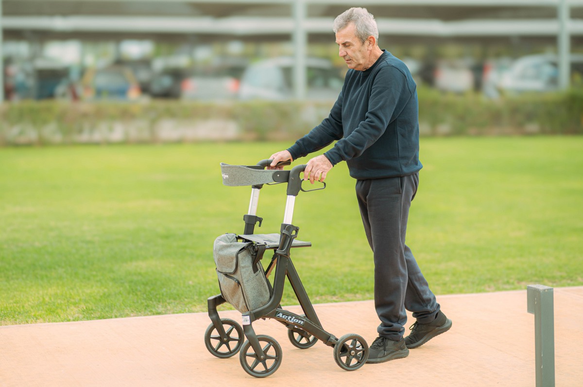 Περιπατητήρας Rollator “Action Black” (μέχρι 136 kg) 0803610