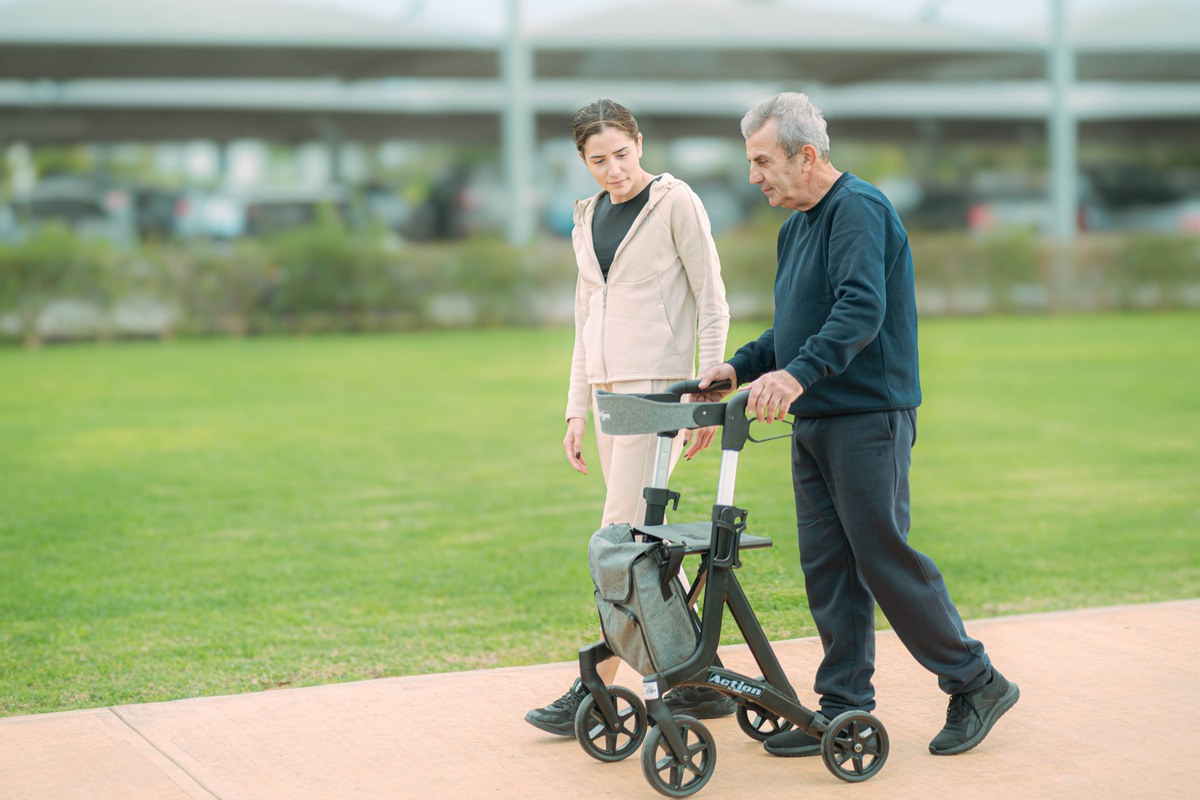 Περιπατητήρας Rollator “Action Black” (μέχρι 136 kg) 0803610